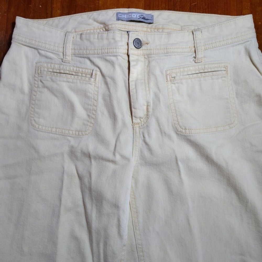 Chico's Platinum Pale Yellow Flare Jeans Size 1.5‎ Regular Cotton Spandex - Picture 3 of 8